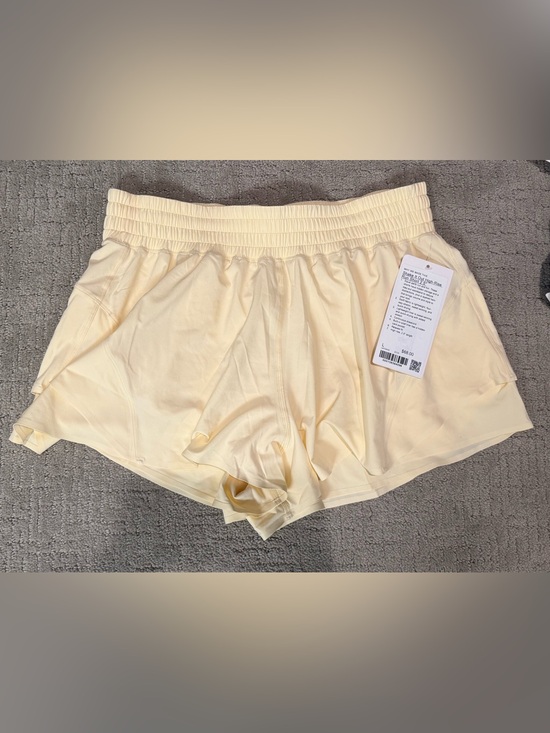lululemon athletica Pants - Lululemon Butter Cream Shake it Out HR Short 2.5"